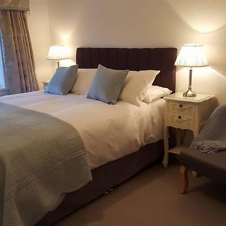 Crofters Guest House Witney Bagian luar foto