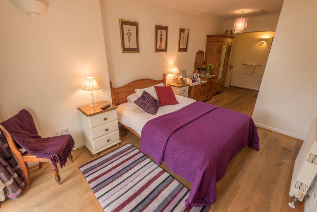 Crofters Guest House Witney Bagian luar foto