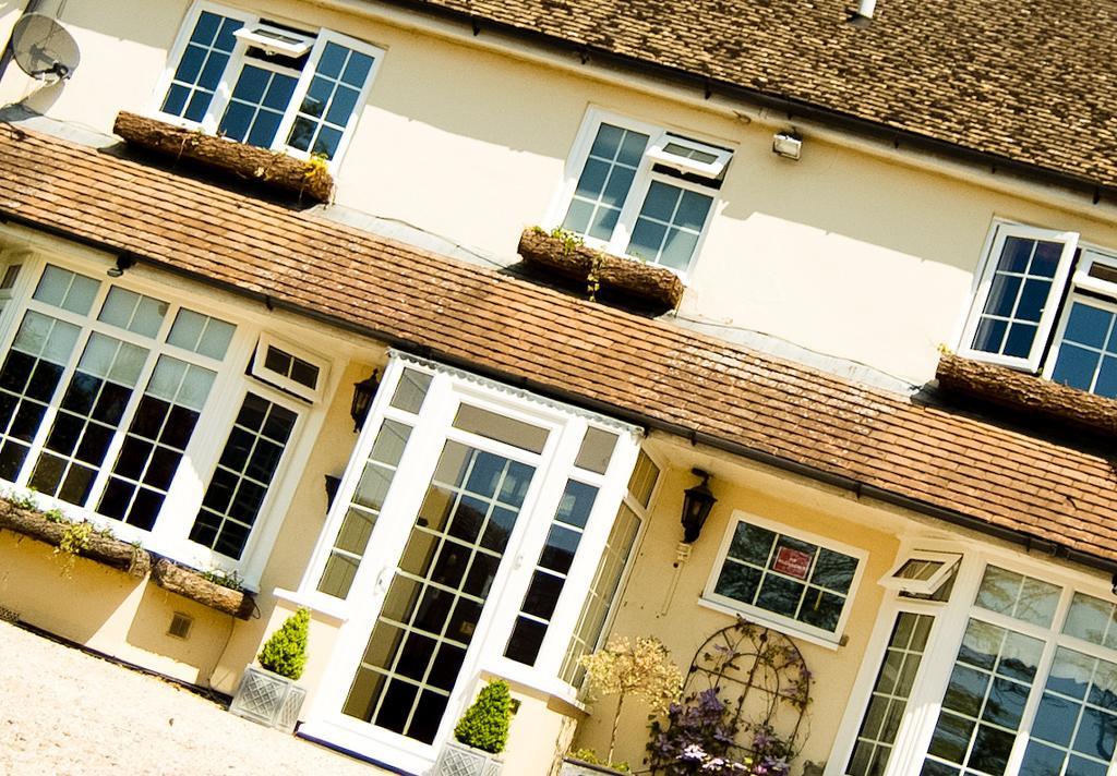 Crofters Guest House Witney Bagian luar foto