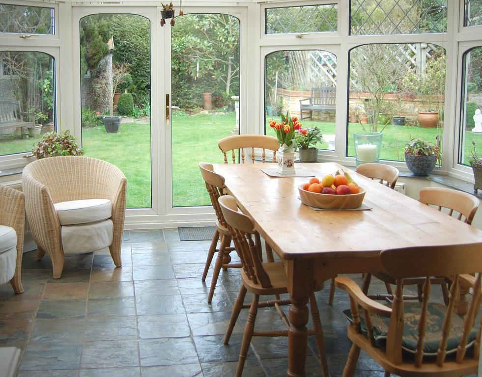 Crofters Guest House Witney Bagian luar foto