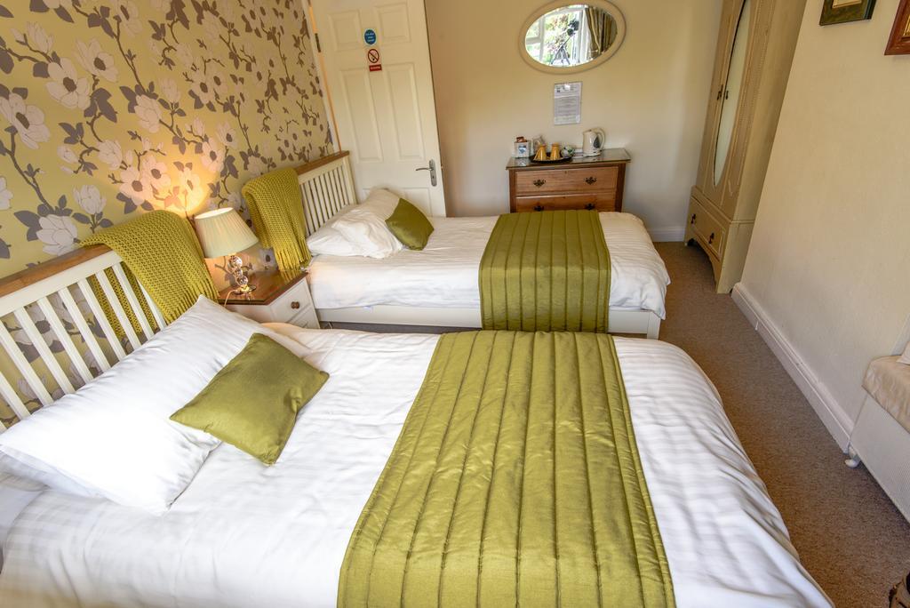 Crofters Guest House Witney Bagian luar foto