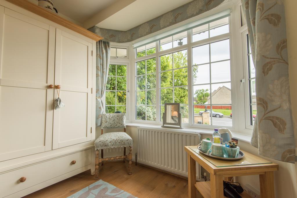 Crofters Guest House Witney Bagian luar foto