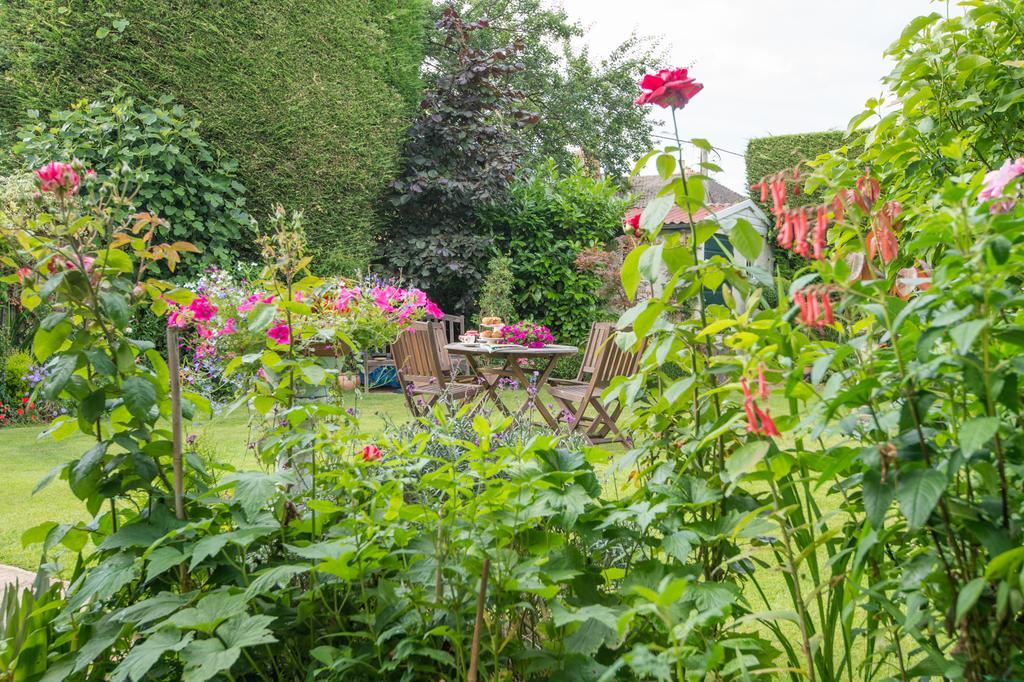 Crofters Guest House Witney Bagian luar foto