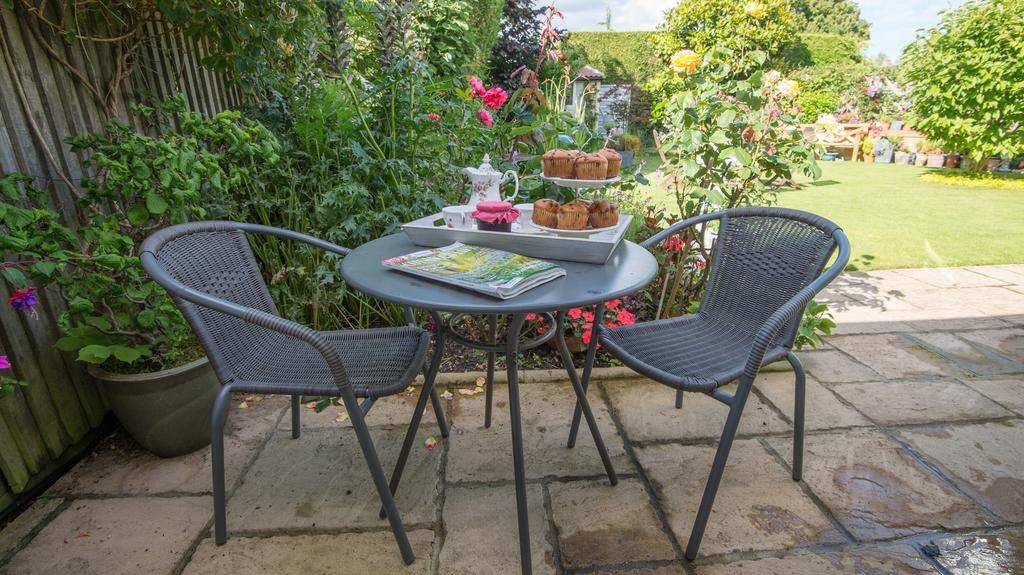 Crofters Guest House Witney Bagian luar foto