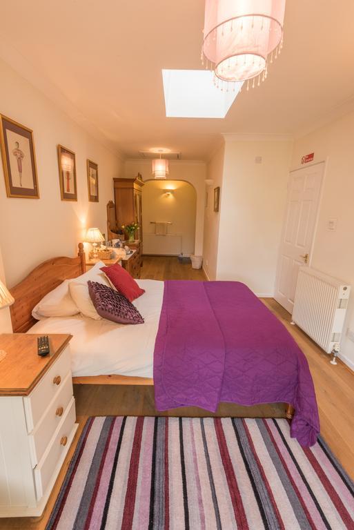 Crofters Guest House Witney Bagian luar foto